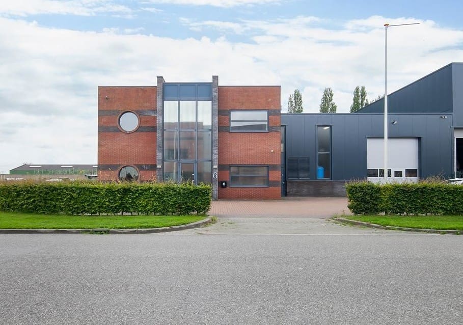Bedrijfspand CPI Trappen in Strijen