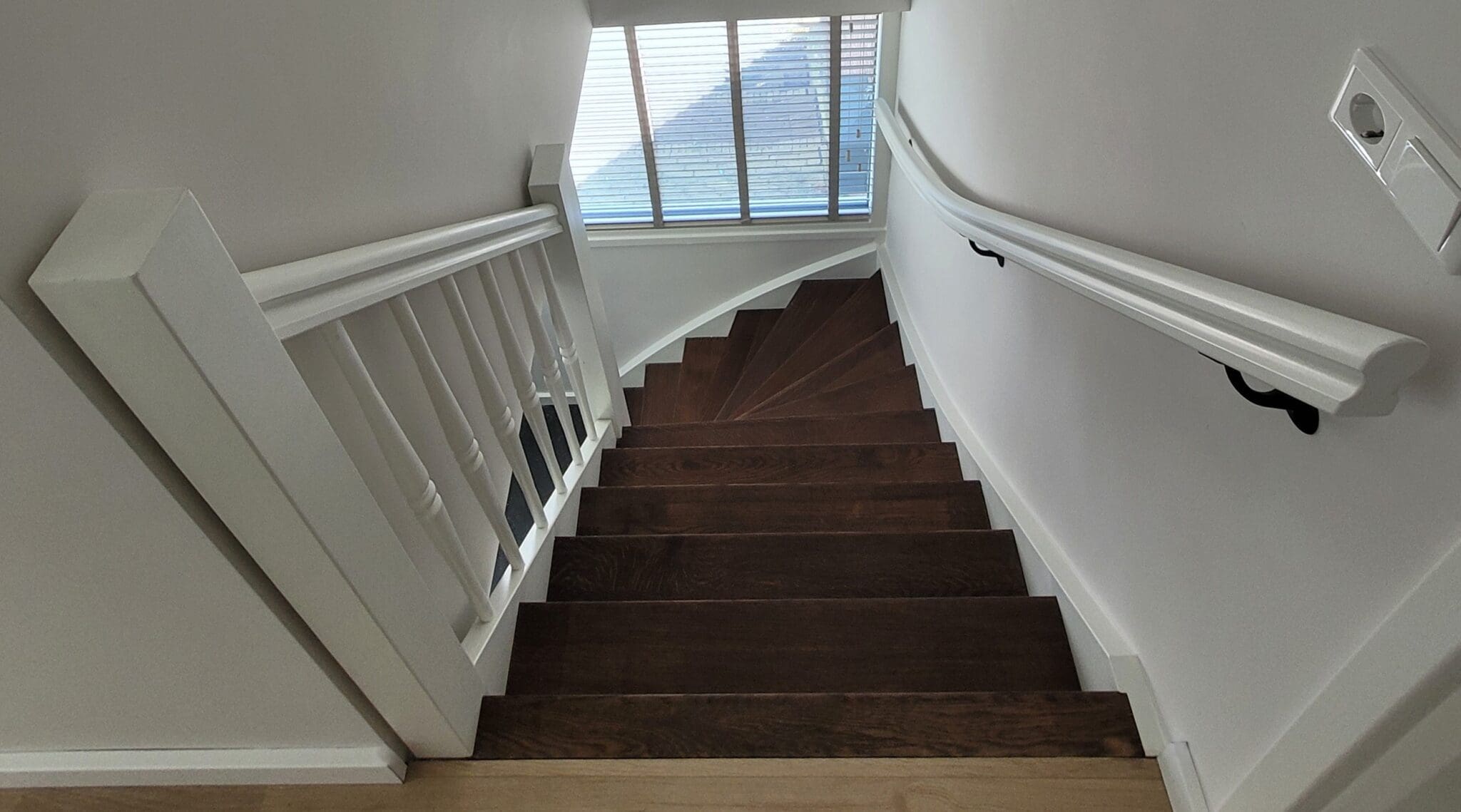 open naar dichte trap